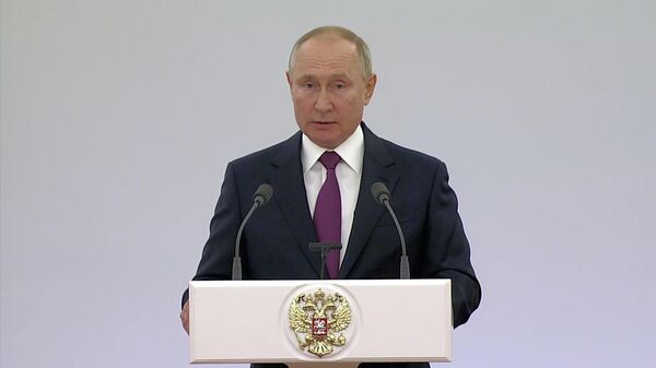 Путин: В парламенте должны звучать разные мнения и приниматься сбалансированные решения