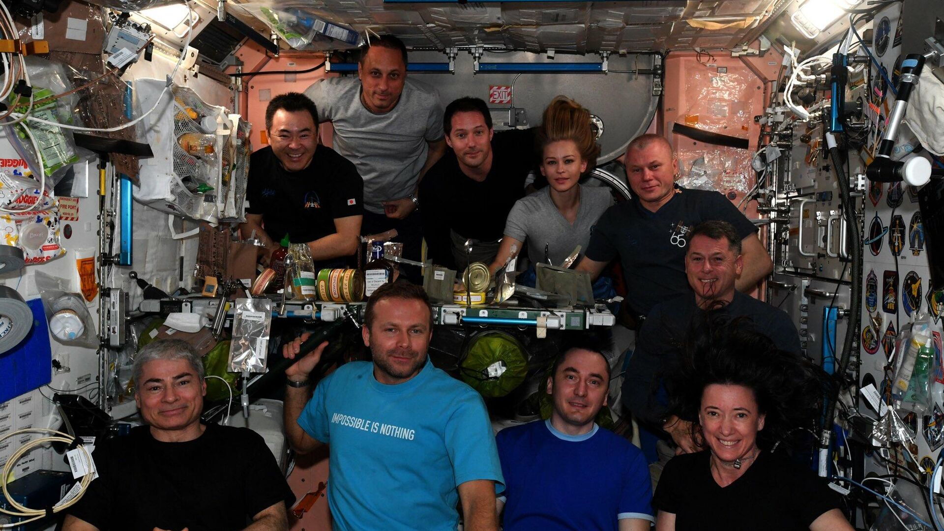  Экипаж МКС во время совместного ужина в американском модуле - РИА Новости, 1920, 17.10.2021