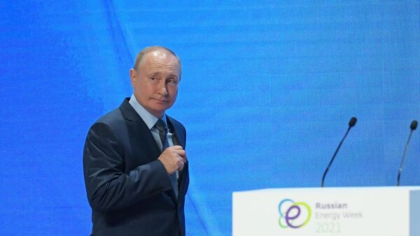  Президент РФ Владимир Путин на пленарном заседании международного форума Российская энергетическая неделя 