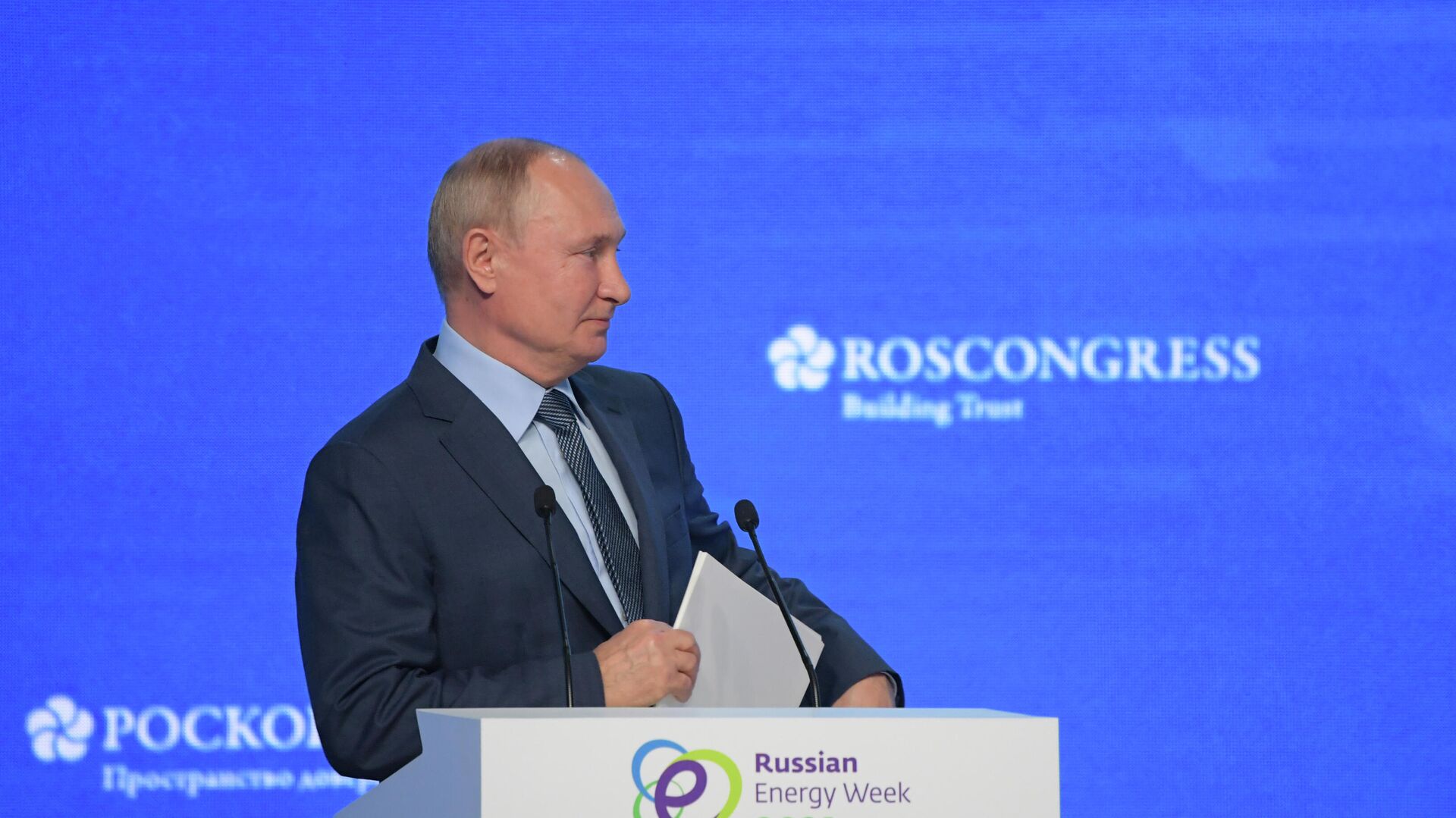 Российская энергетическая неделя журналистка и Путин