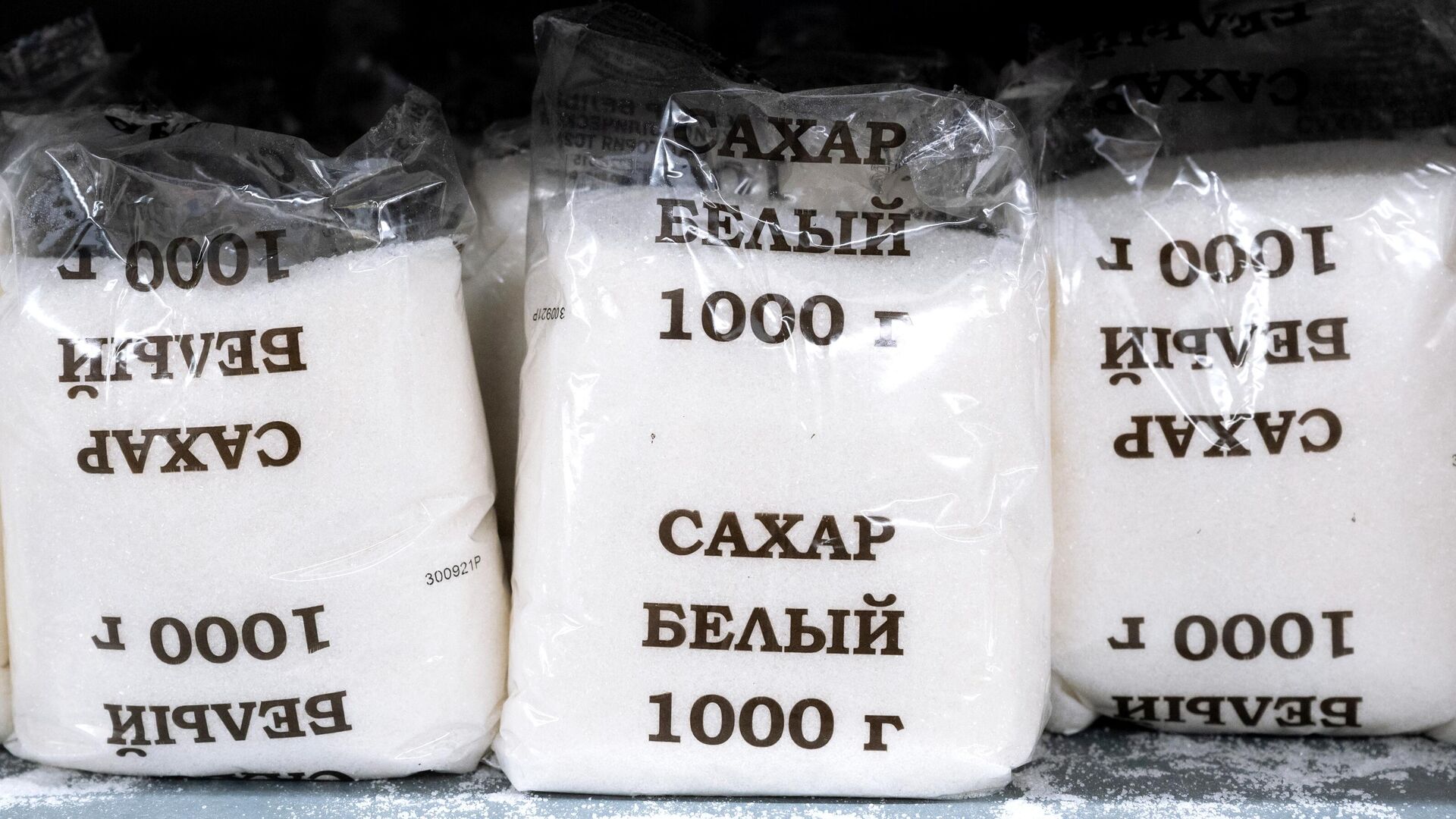 Белый сахар на полке в магазине - РИА Новости, 1920, 01.04.2022