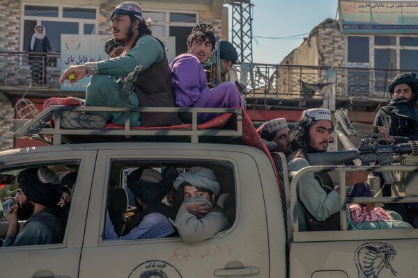 Члены движения Талибан* в центре Кабула