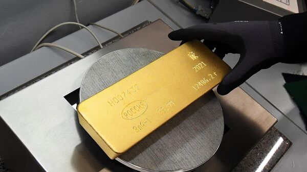Стоимость золота превысила две тысячи долларов за унцию
