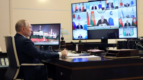 Президент РФ Владимир Путин в режиме видеоконференции принимает участие в заседании Совета глав государств - участников СНГ