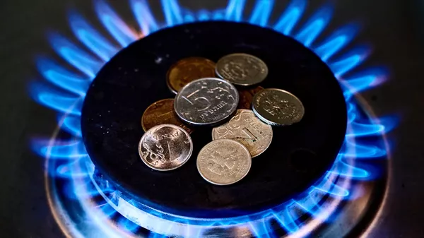 Монеты на газовой конфорке