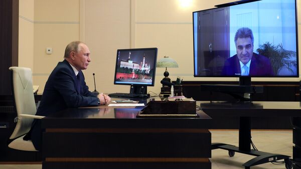 Президент России Владимир Путин во время встречи в режиме видеоконференции с лидером партии Новые люди Алексеем Нечаевым