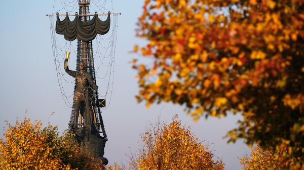 Памятник В ознаменование 300-летия российского флота (скульптор Зураб Церетели) в Москве