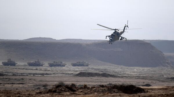 Вертолет Ми-8 на учениях ОДКБ на полигоне Харб-Майдон в Таджикистане