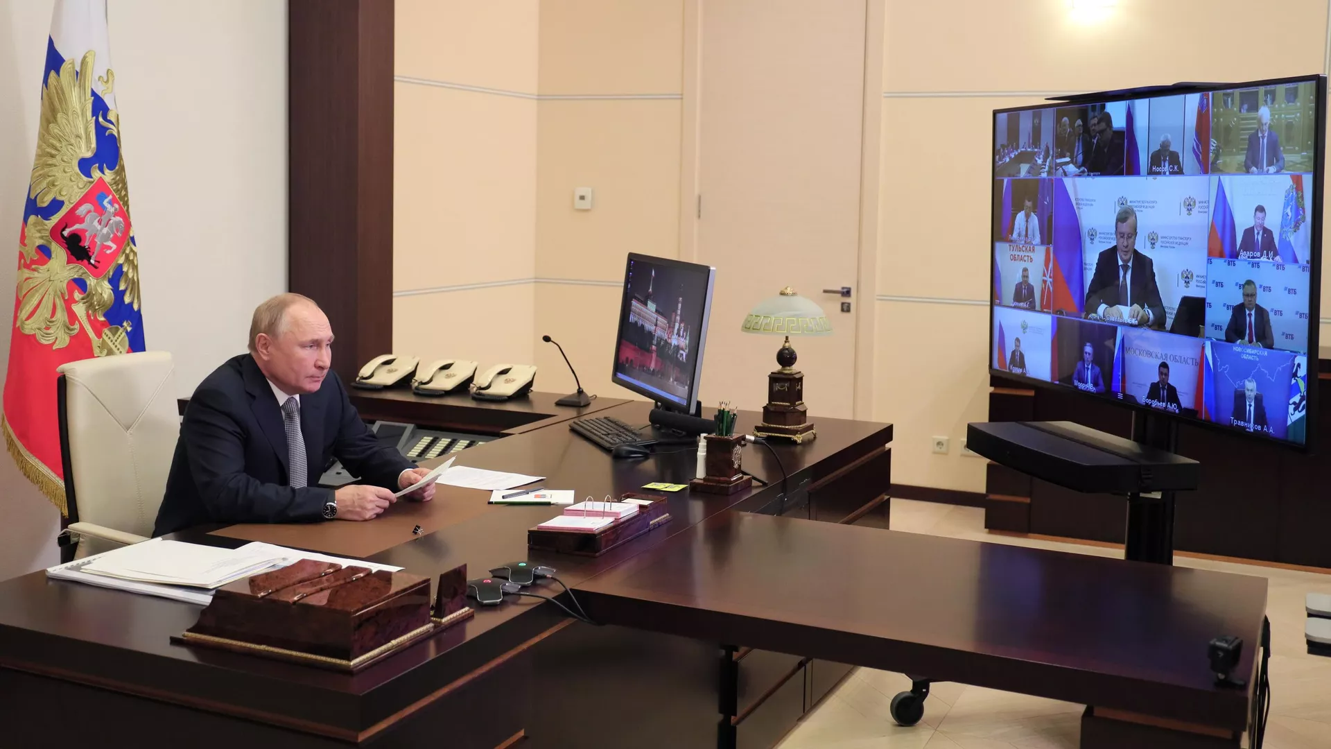 Президент РФ Владимир Путин проводит заседание президиума Государственного Совета по вопросу транспортной стратегии Российской Федерации Президент РФ Владимир Путин проводит заседание президиума Государственного Совета по вопросу транспортной стратегии Российской Федерации - РИА Новости, 1920, 19.10.2021