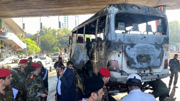 Место взрыва автобуса с военными в Дамаске