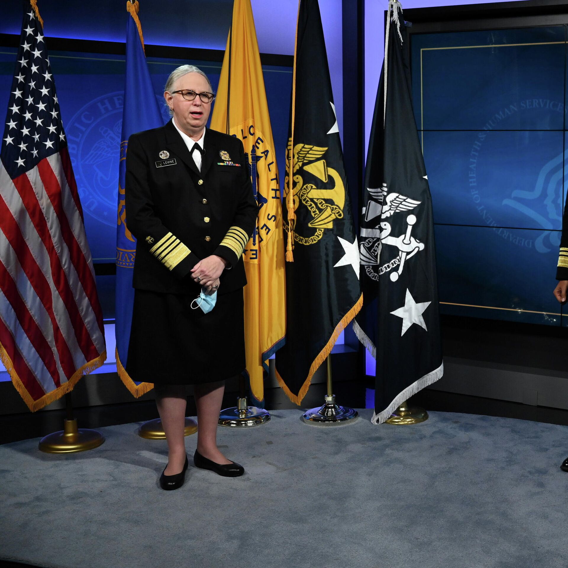 Байден трансгендеры пасха. Рейчел Левин Адмирал. Сэм Бринтон и Адмирал США Рейчел. ��‍♂️трансгендерный Адмирал США Рейчел. Министр обороны США 2022 трансгендер.