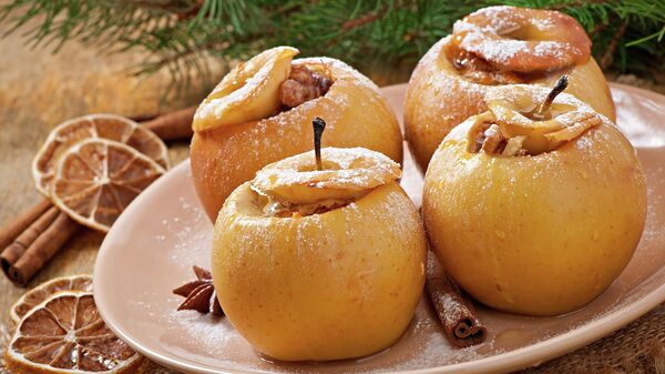 Запеченные яблоки с медом и орехами