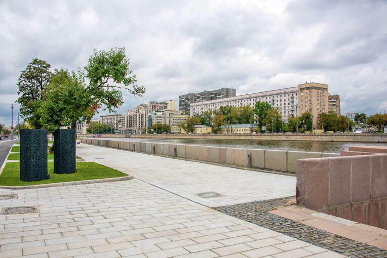 Космодамианская набережная в Москве