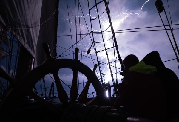 Гроза во время шторма в Эгейском море возле архипелага Киклады в Греции