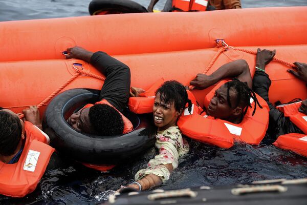 Мигранты у берегов Ливии 