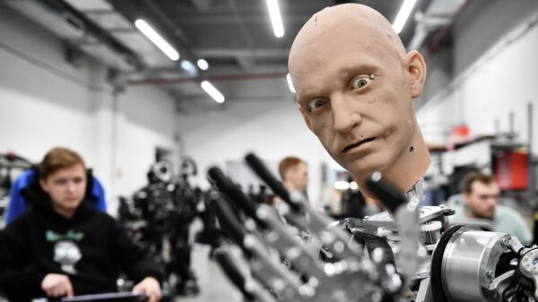 Сборка и отладка человекоподобного робота Robo-C в цехе компании по производству роботов Промобот в Перми