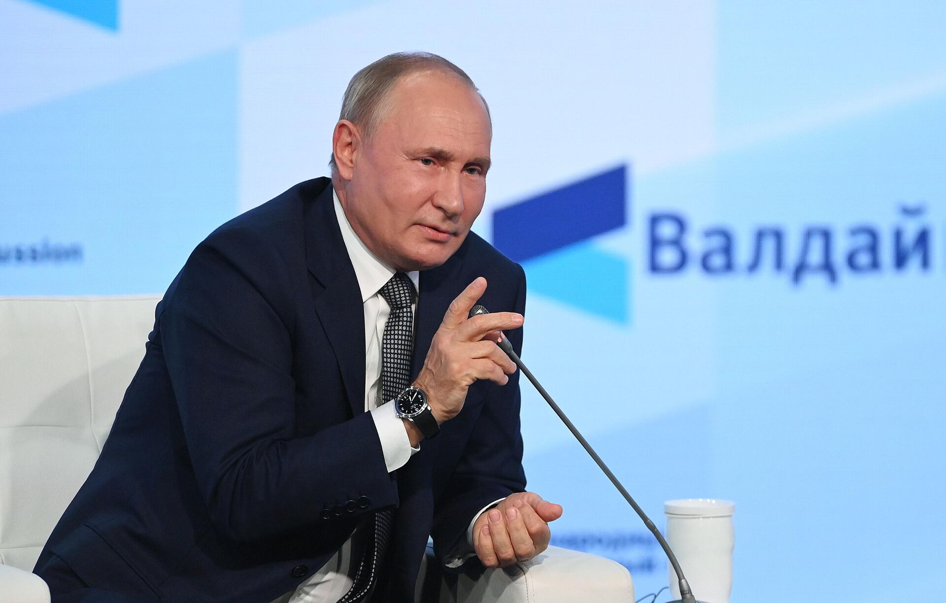 Президент РФ Владимир Путин на заседании международного дискуссионного клуба Валдай Президент РФ Владимир Путин на заседании международного дискуссионного клуба Валдай - РИА Новости, 1920, 27.12.2021