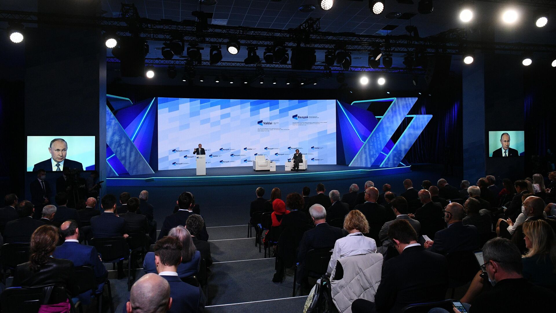 Президент РФ Владимир Путин выступает на пленарной сессии XVIII ежегодного заседания Международного дискуссионного клуба Валдай - РИА Новости, 1920, 21.10.2021