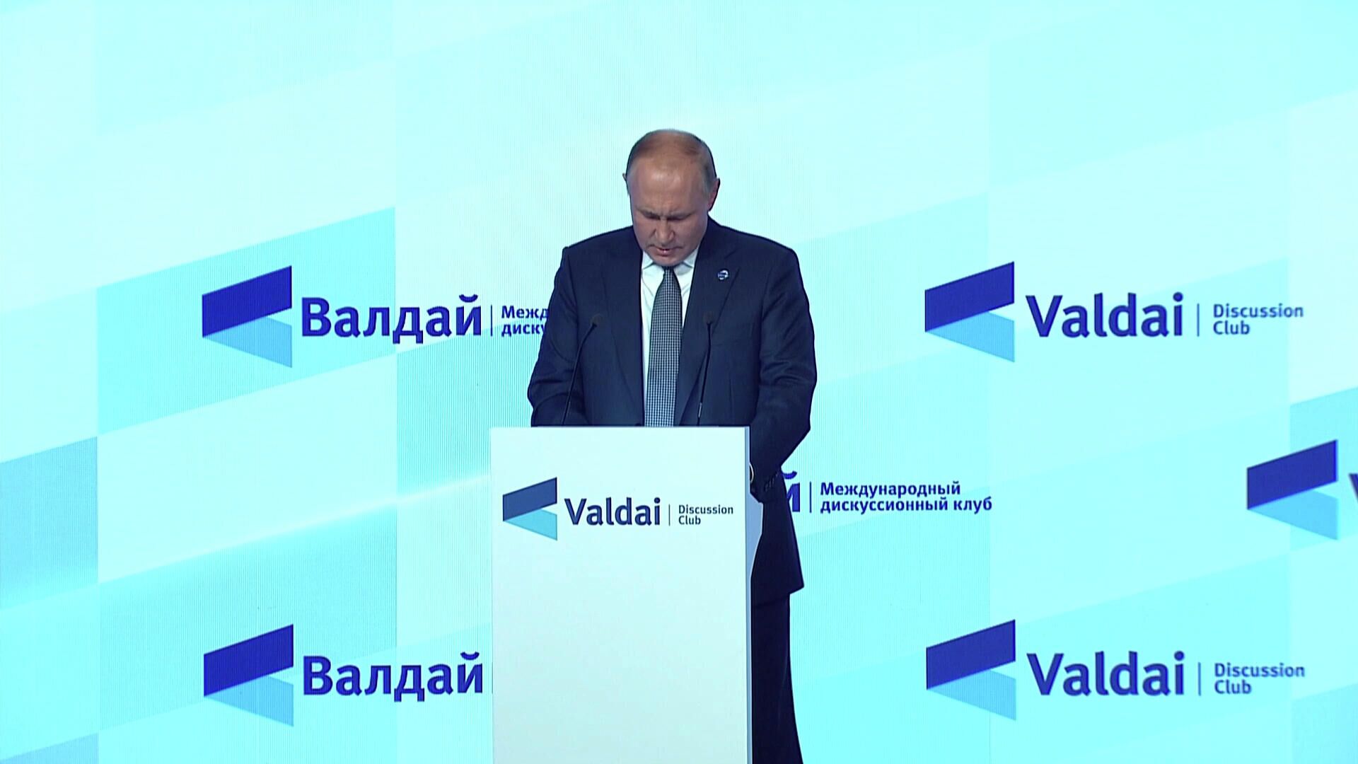 Совершенная фантасмагория – Путин о дискуссиях про права мужчин и женщин в европейских странах - РИА Новости, 1920, 21.10.2021