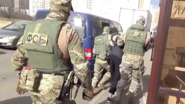 Сотрудники ФСБ во время спецоперации в Ставрополье, где предотвратили теракт. Кадр из видео