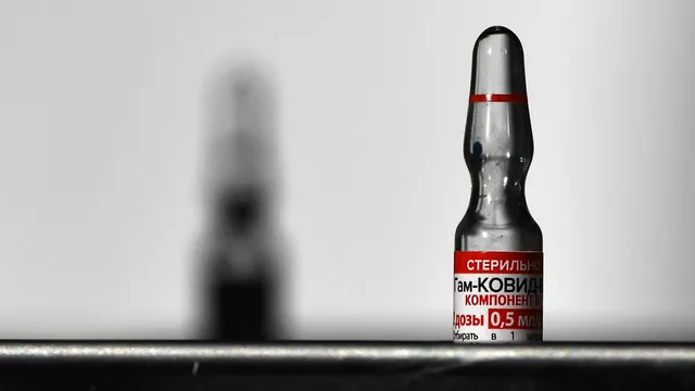 Ампула с препаратом Гам-Ковид-Вак (Спутник V) от COVID-19 Ампула с препаратом Гам-Ковид-Вак (Спутник V) от COVID-19 - РИА Новости, 1920, 03.12.2021
