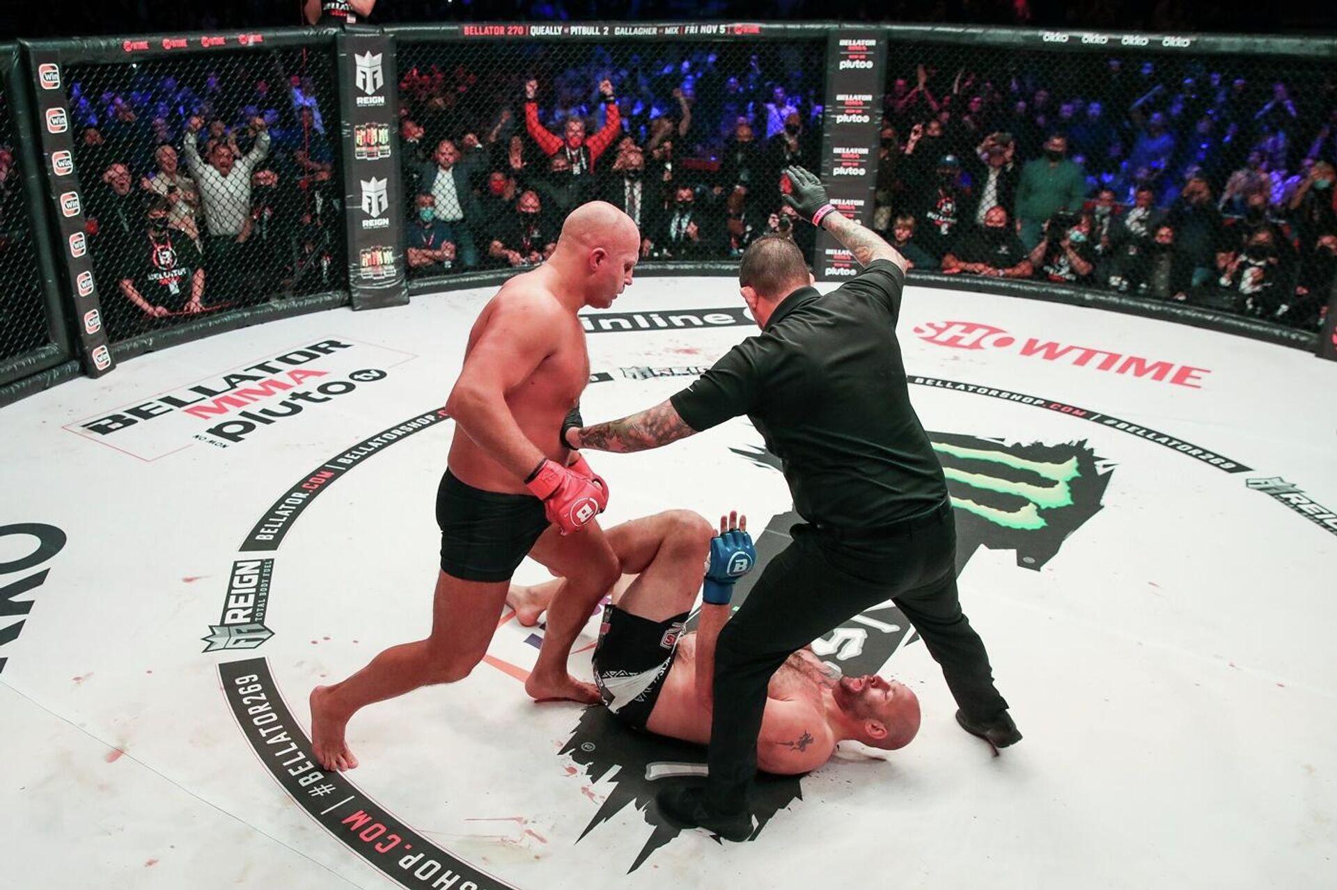 Федор Емельяненко против Тимоти Джонсона на Bellator 269 Федор Емельяненко против Тимоти Джонсона на Bellator 269 - РИА Новости, 1920, 24.10.2021