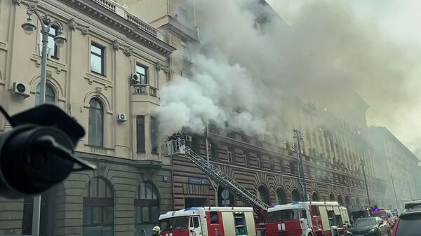 Пожар в здании на Тверской-Ямской улице в Москве