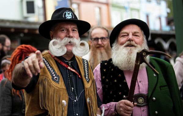 Участники чемпионата мира по бороде и усам в Германии