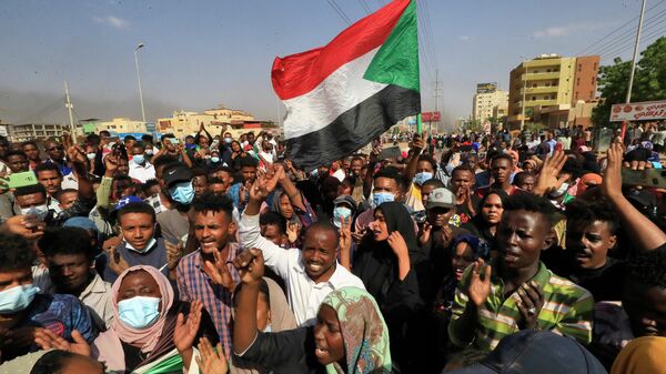 Участники акции протеста в Хартуме, Судан