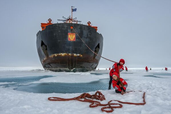 Работа фотографа Sergey Gorshkov North Pole 2, получившая награду Remarkable Artwork  в категории Journeys & Adventures в фотоконкурсе Siena International Photo Awards 2021