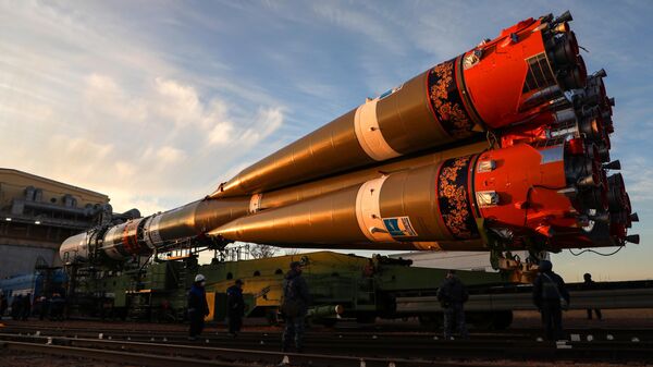 Вывоз ракеты-носителя Союз-2.1а с грузовым кораблем Прогресс МС-18 на стартовый комплекс космодрома Байконур