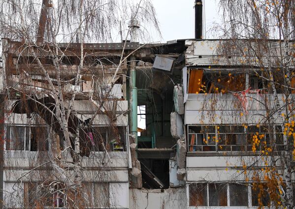Поврежденный из-за взрыва жилой дом в Набережных Челнах