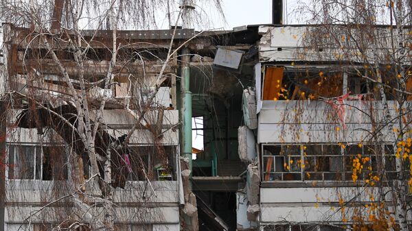 Поврежденный из-за взрыва жилой дом в Набережных Челнах