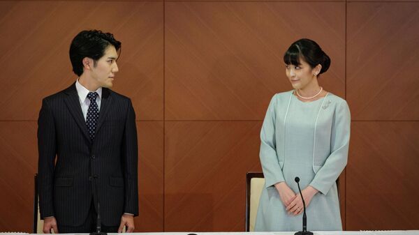 Прицесса Мако и ее муж Кэй Комуро во время пресс-конференции в Токио