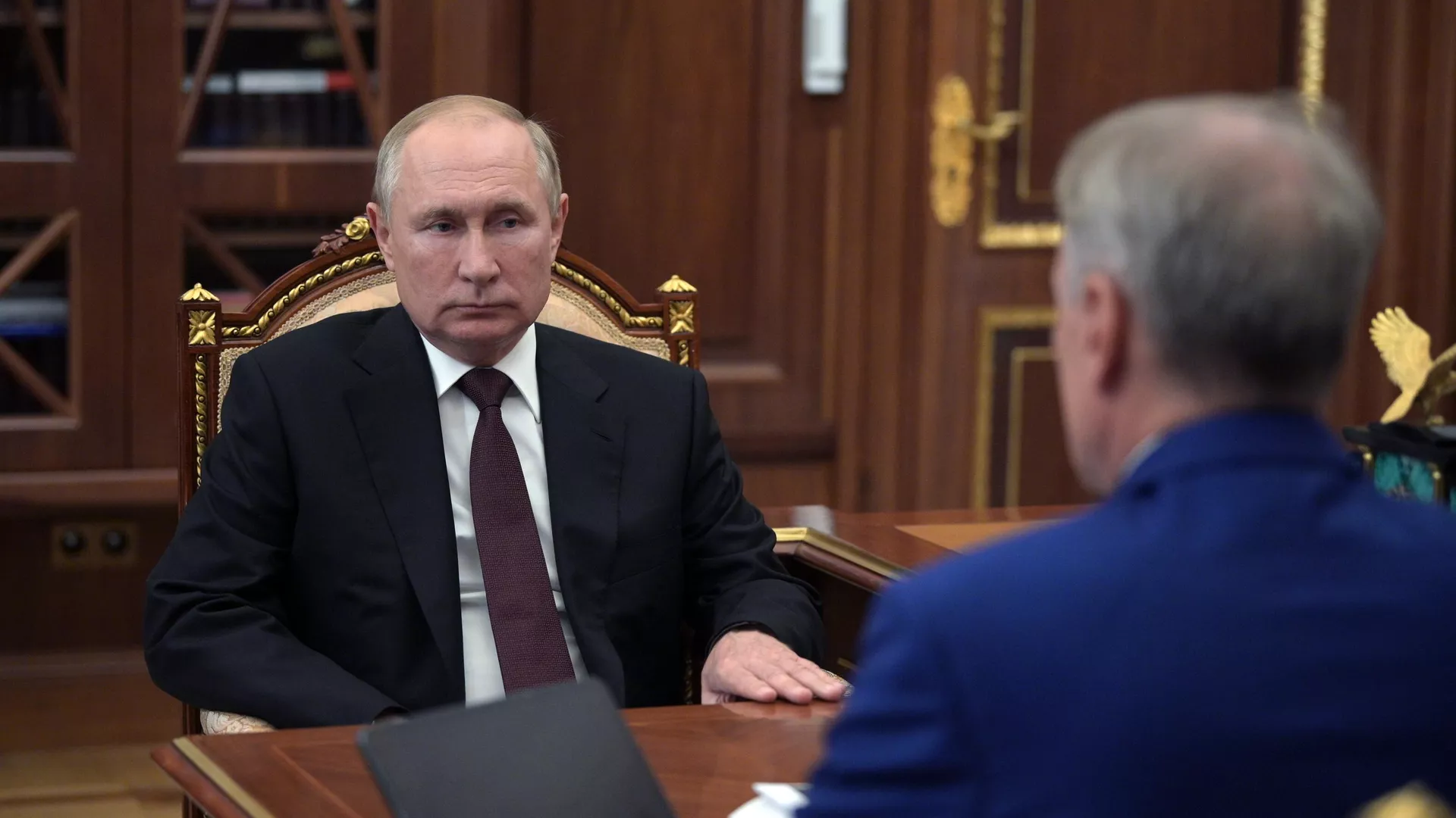 Владимир Путин во время встречи с Германом Грефом - РИА Новости, 1920, 18.06.2025