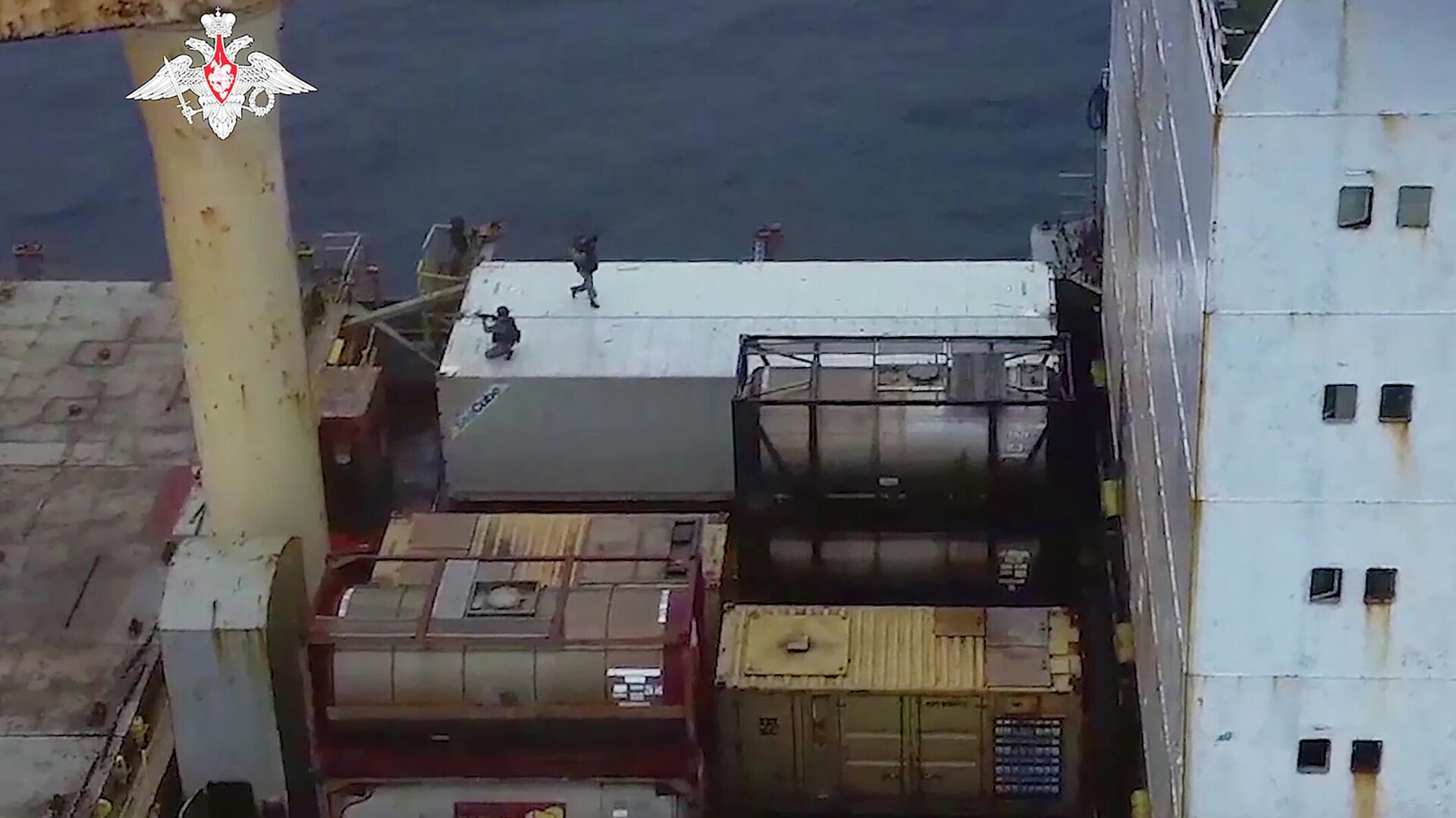 Опубликовано видео спасения судна от пиратов российскими моряками - РИА  Новости, 26.10.2021