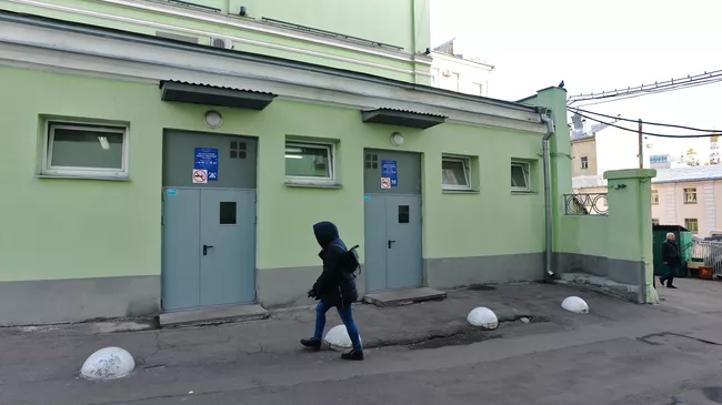 Общественный туалет на Моховой улице в Москве