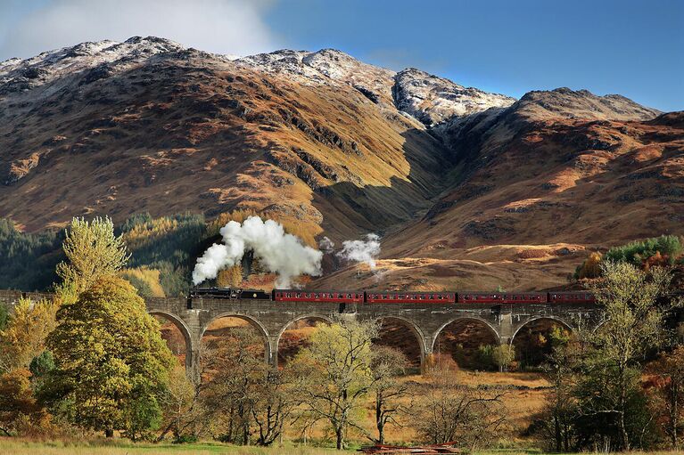 Работа фотографа Malcolm Blenkey Glenfinnan Viaduct, занявшая первое место в категории  Lines in the Landscape в фотоконкурсе UK Landscape Photographer of the Year 2021