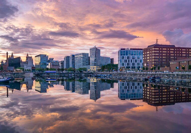 Работа фотографа Bethan Racklyeft Royal Albert Docks, занявшая первое место в категории Urban Life Youth в фотоконкурсе UK Landscape Photographer of the Year 2021.