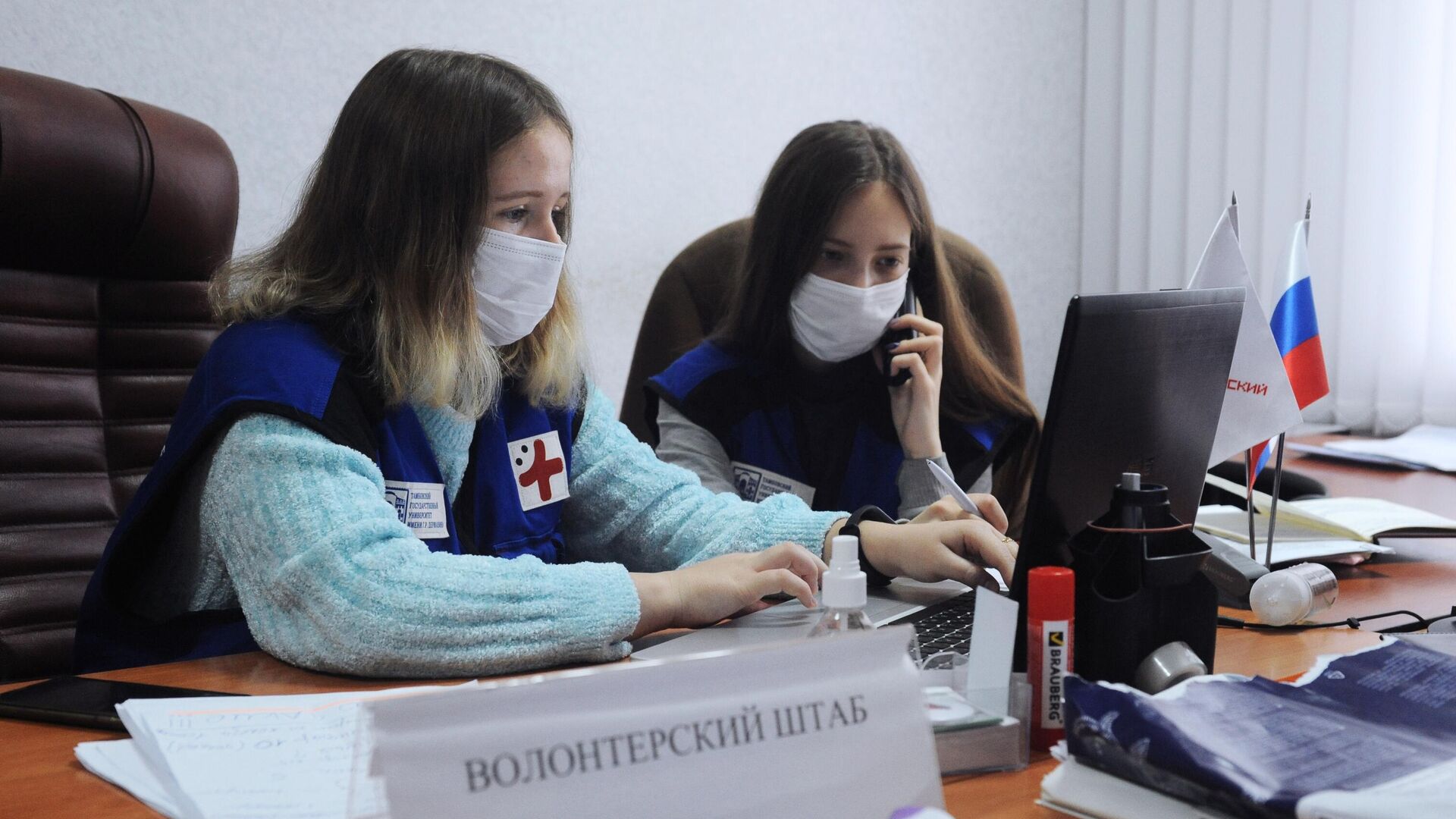 Волонтеры начали доставку лекарств от коронавируса амбулаторным больным - РИА Новости, 1920, 27.10.2021