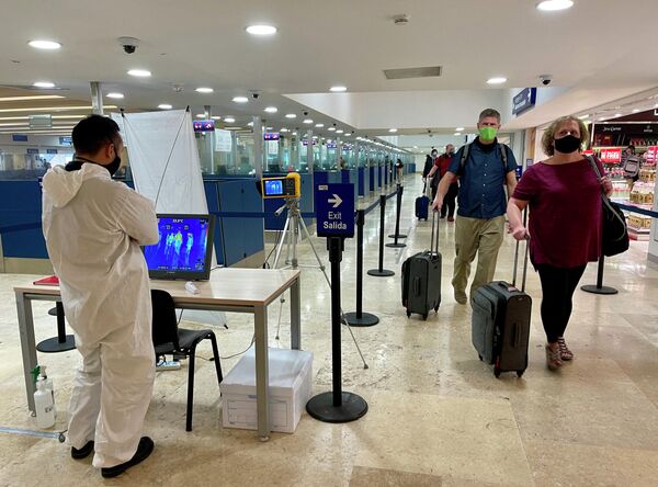 Пост с контролем температуры в международном аэропорту имени Бенито Хуареса, Мехико