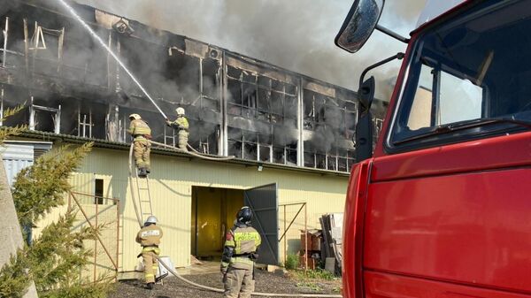 Пожар в трехэтажном магазине в Краснодаре