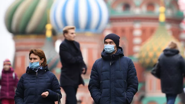 Люди на Красной площади в Москве