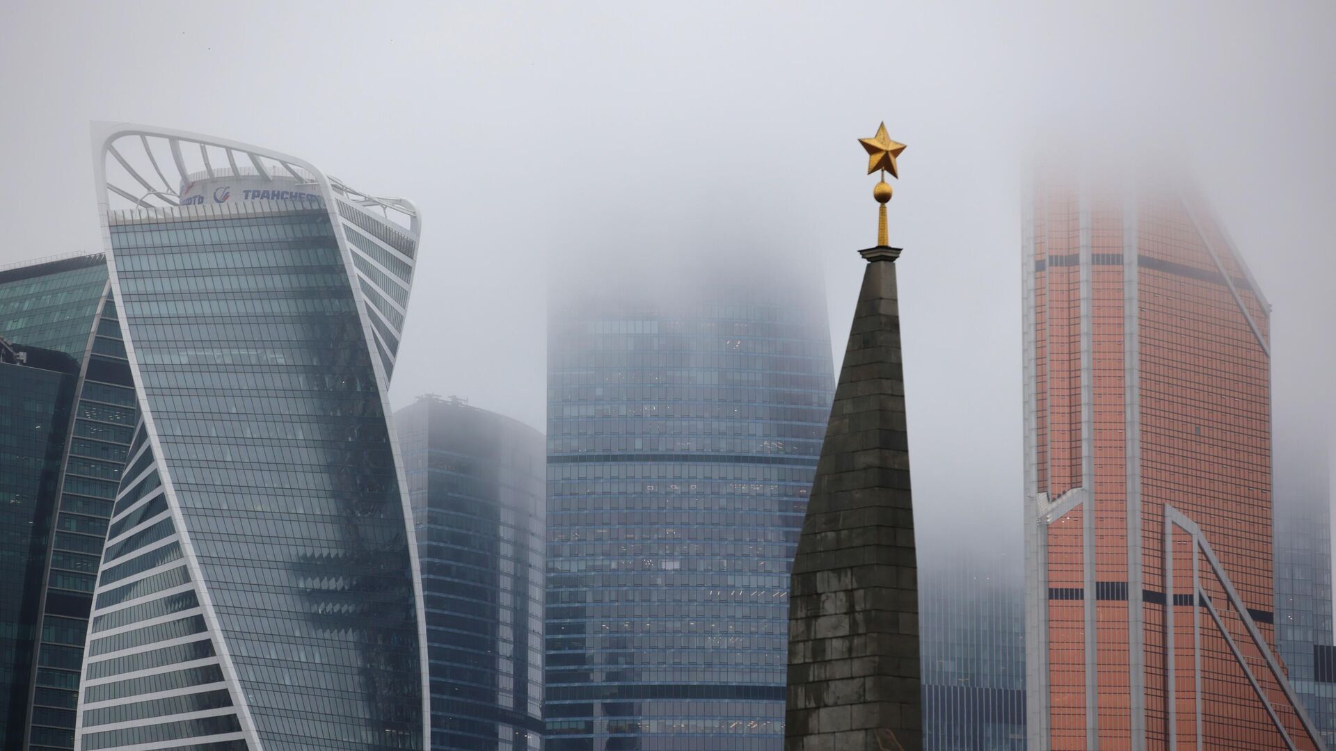 Агентство S&P понизило суверенный кредитный рейтинг России до "ССС-"