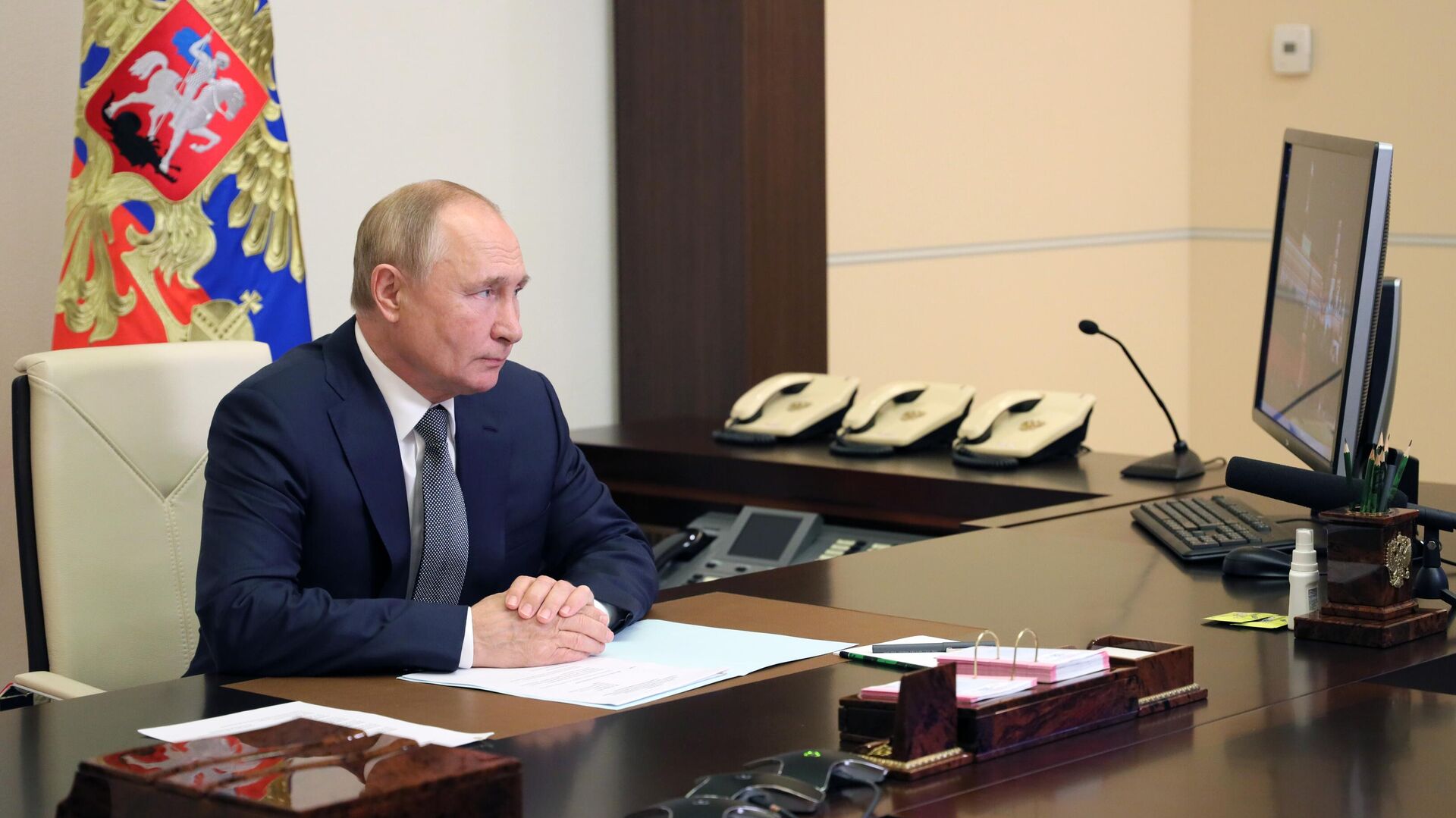 Президент РФ Владимир Путин проводит оперативное совещание с постоянными членами Совета безопасности РФ - РИА Новости, 1920, 13.11.2021