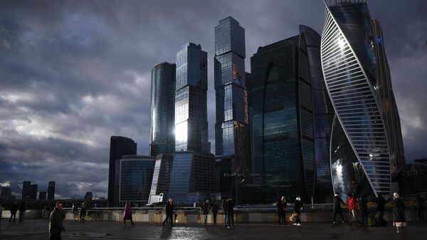 Международный деловой центр Москва-сити перед грозой