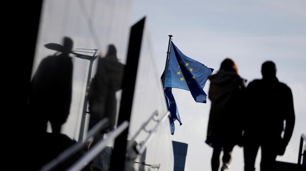 Флаг Евросоюза у штаб-квартиры ЕС в Брюсселе