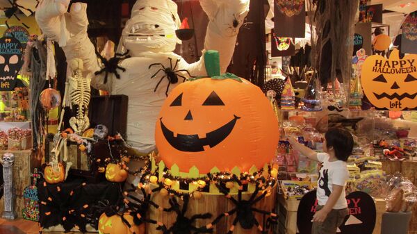 Магазин с продукцией к празднованию Хэллоуина