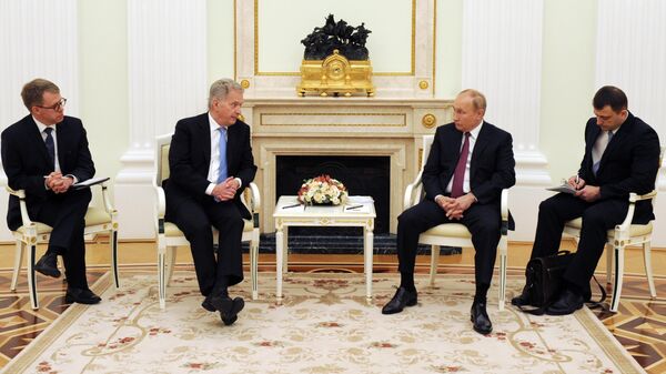 Президент РФ Владимир Путин и президент Финляндии Саули Ниинисте во время встречи в Кремле