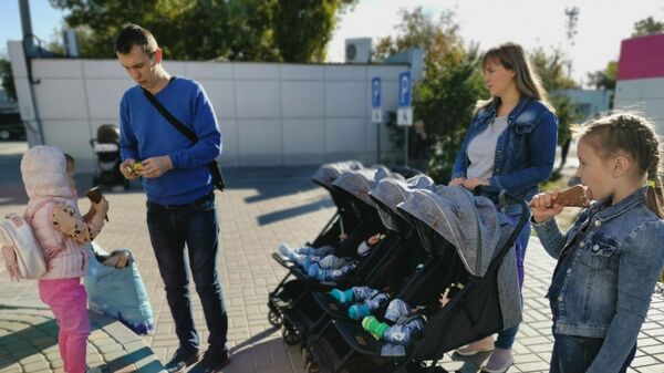 Семья Маркович  на прогулке в Волгограде